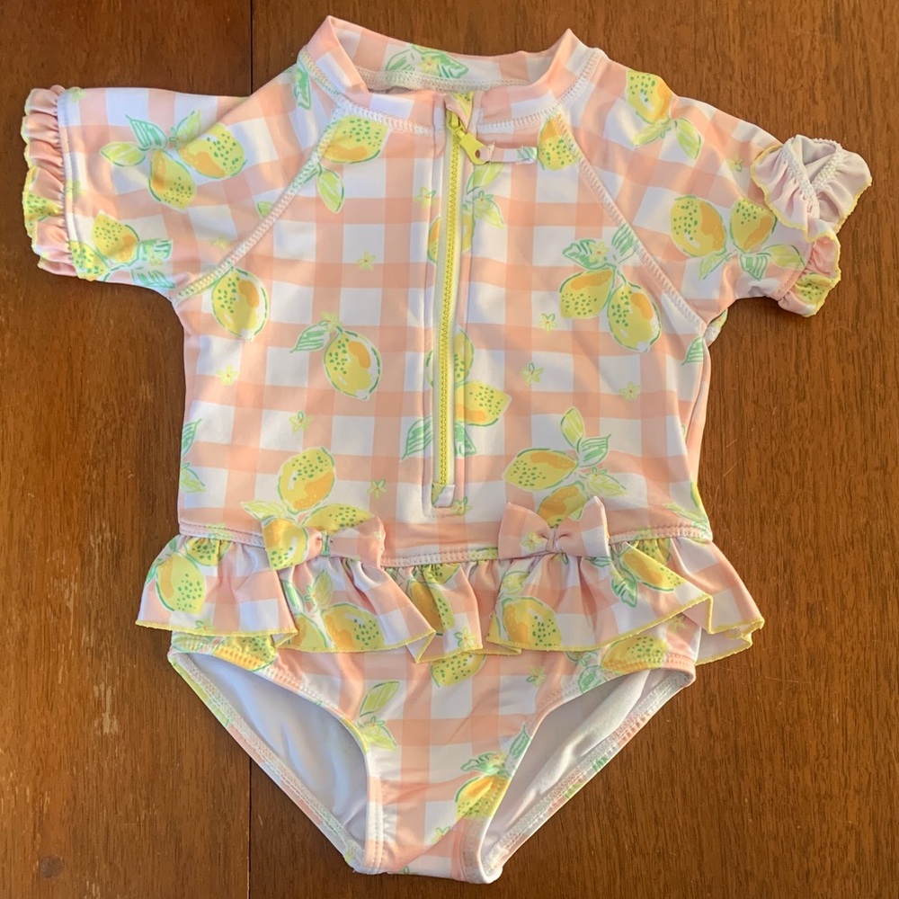 🫐3/$30 Wippette Pink Lemon Checkered Rashguard size 18m